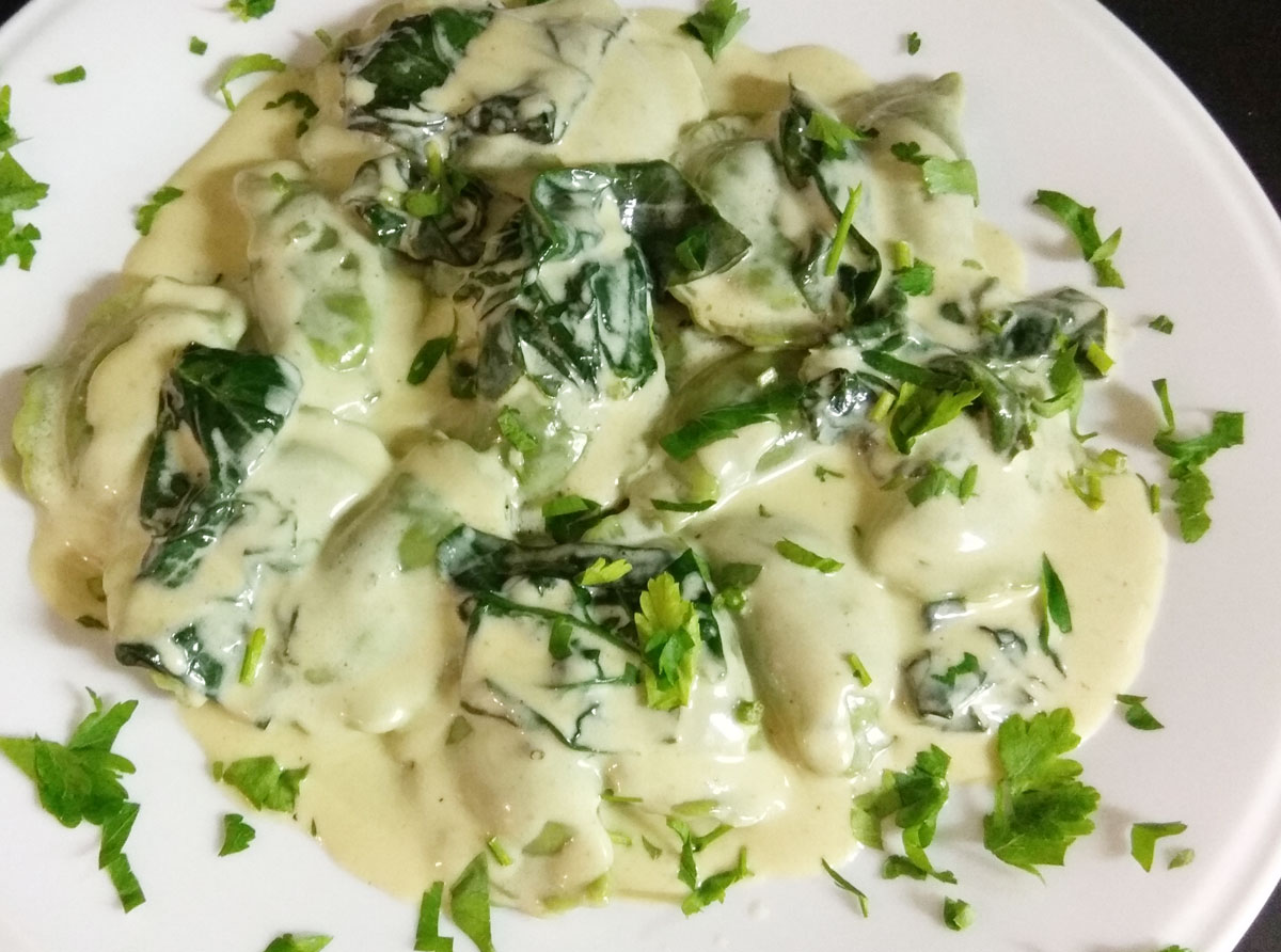 green ravioli in roquefort cheese sauce 